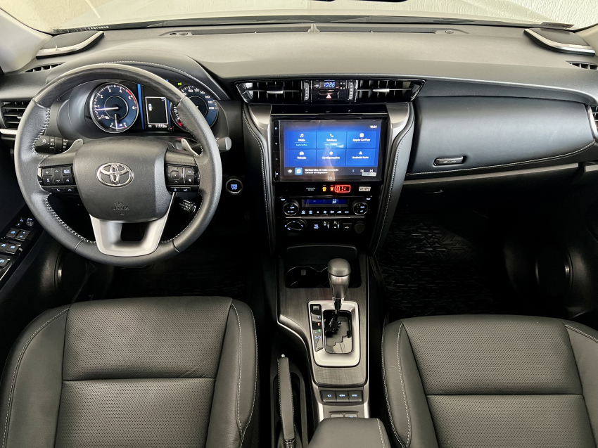 Toyota HILUX SW4 2.8 D-4D TURBO DIESEL SRX PLATINUM 4X4 AUTOMÁTICO 15
