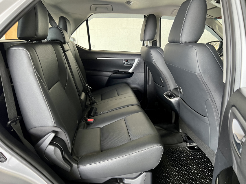 Toyota HILUX SW4 2.8 D-4D TURBO DIESEL SRX PLATINUM 4X4 AUTOMÁTICO 24