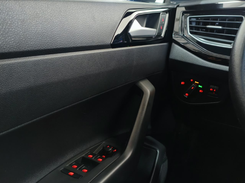 Volkswagen NIVUS 1.0 200 TSI TOTAL FLEX HIGHLINE AUTOMÁTICO 17