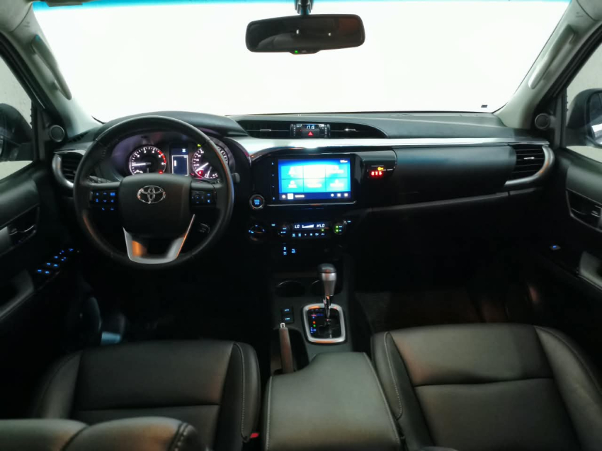 Toyota HILUX 2.8 D-4D TURBO DIESEL CD SRV 4X4 AUTOMÁTICO 14