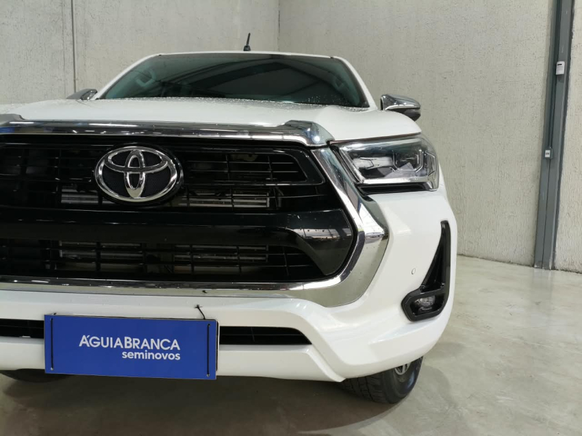 Toyota HILUX 2.8 D-4D TURBO DIESEL CD SRV 4X4 AUTOMÁTICO 4