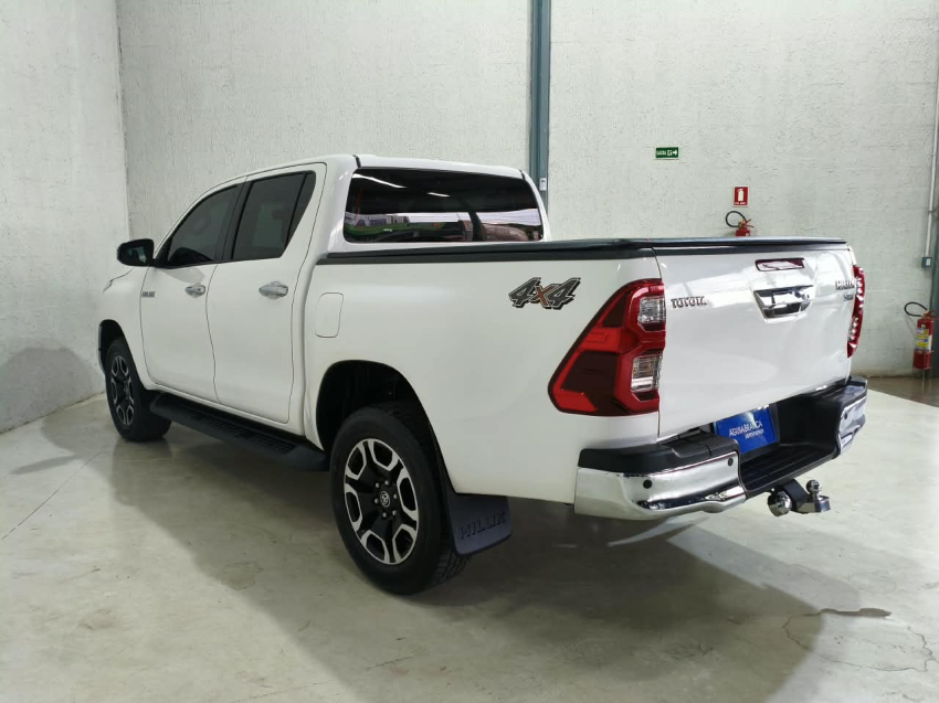 Toyota HILUX 2.8 D-4D TURBO DIESEL CD SRV 4X4 AUTOMÁTICO 7