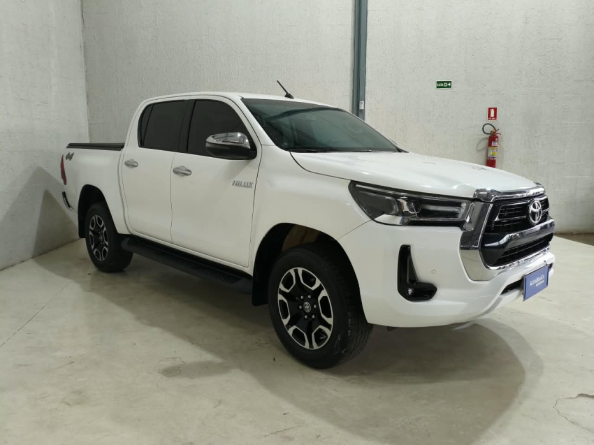 Toyota HILUX 2.8 D-4D TURBO DIESEL CD SRV 4X4 AUTOMÁTICO 5