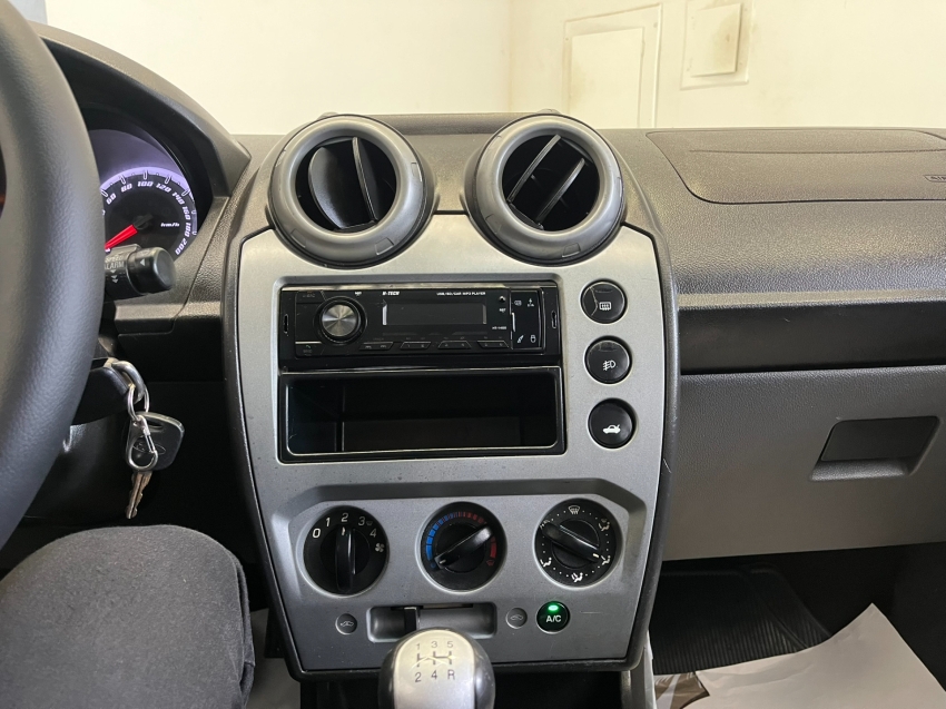 ford fiesta 1.6 rocam se 8v flex 4p manual 20147