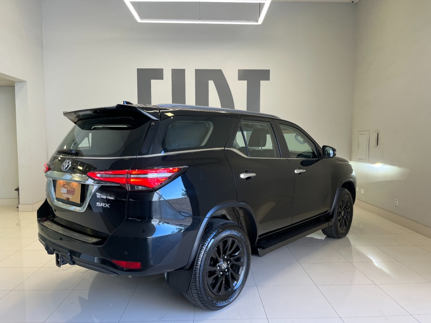 toyota hilux 2.8 d-4d turbo diesel cd srx 4x4 automatico 4p 202212