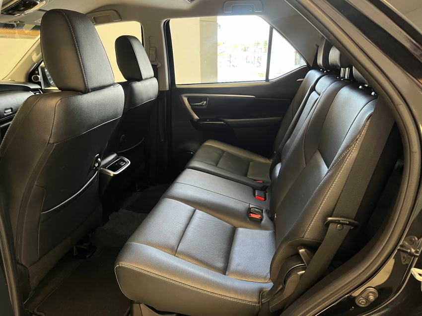 toyota hilux 2.8 d-4d turbo diesel cd srx 4x4 automatico 4p 20228