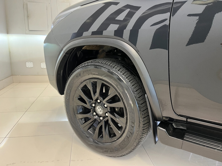 toyota hilux 2.8 d-4d turbo diesel cd srx 4x4 automatico 4p 20222