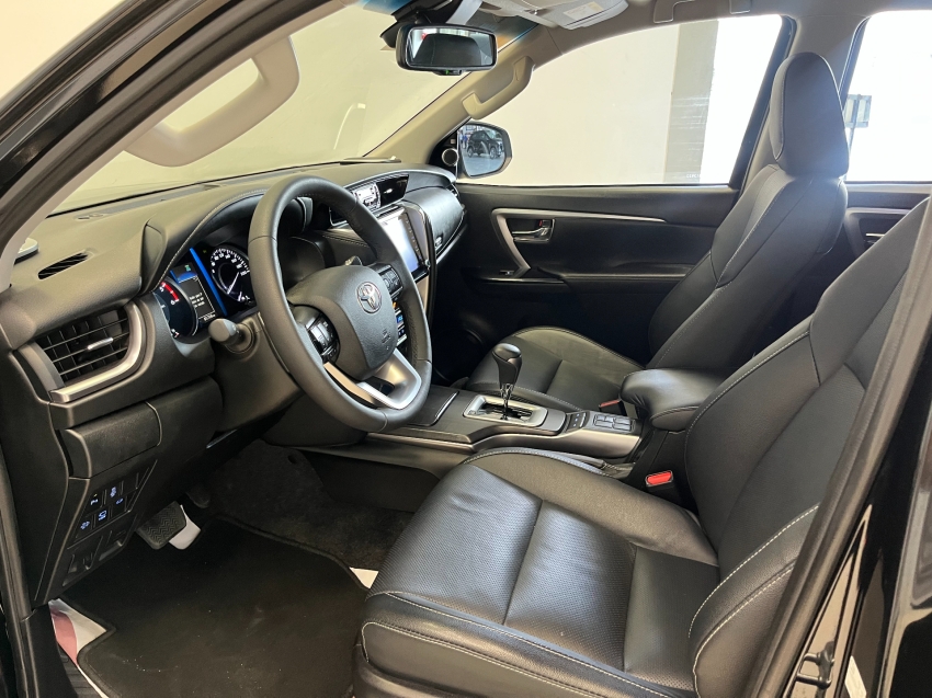 toyota hilux 2.8 d-4d turbo diesel cd srx 4x4 automatico 4p 20224