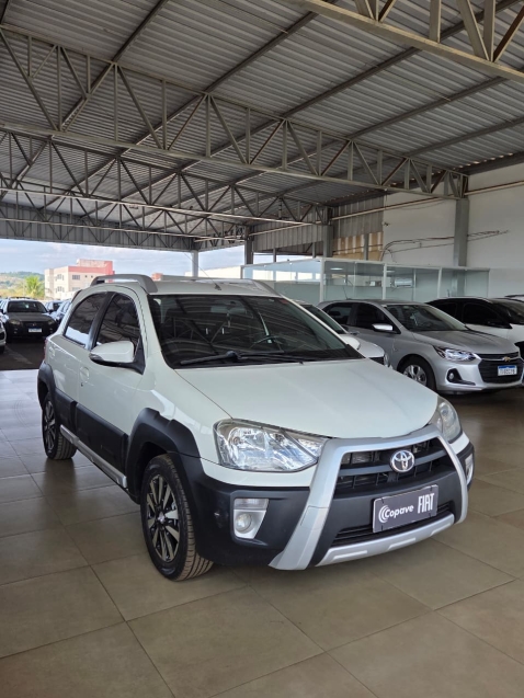 toyota etios 1.5 xls 16v flex 4p manual 20142