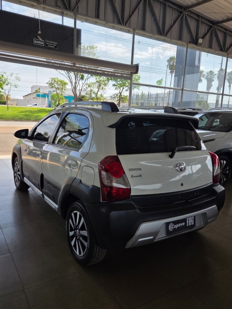 toyota etios 1.5 xls 16v flex 4p manual 20144
