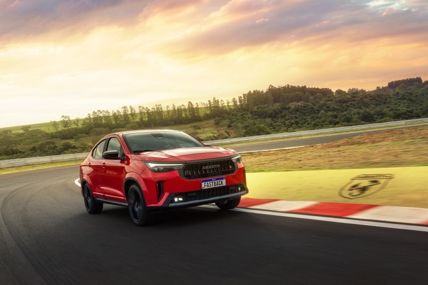 fiat fastback 1.3 turbo 270 flex abarth at6 4p automatico 20270