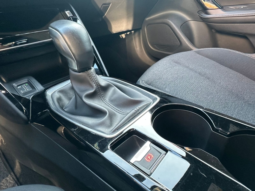 peugeot 2008 1.0 turbo 200 flex active cvt 24/25 seminovo9