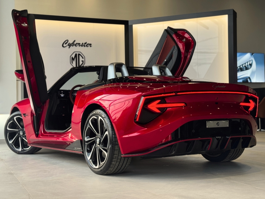mg cyberster 77 kw eletrico gt awd 26/26 0km9