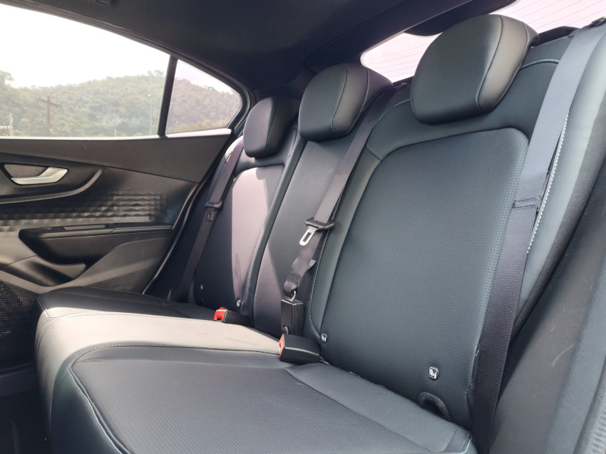 fiat fastback 1.0 turbo 200 hybrid impetus cvt 25/26 seminovo15