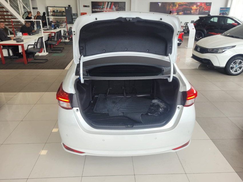 toyota yaris 1.5 16v flex sedan xs multidrive 24/25 seminovo10