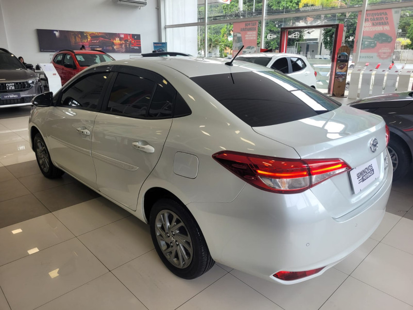 toyota yaris 1.5 16v flex sedan xs multidrive 24/25 seminovo5