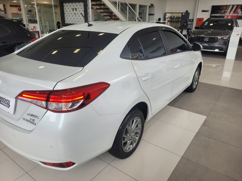 toyota yaris 1.5 16v flex sedan xs multidrive 24/25 seminovo3