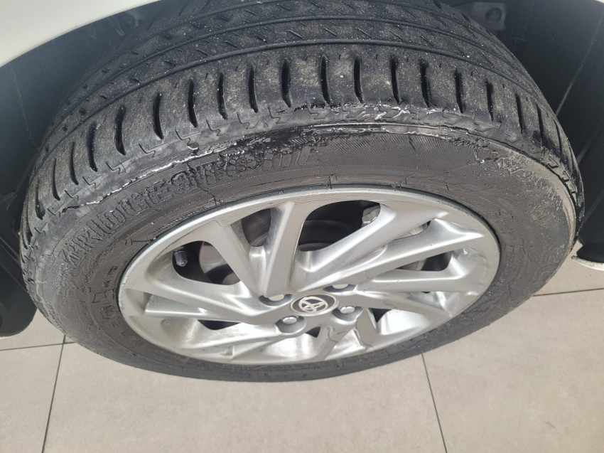 toyota yaris 1.5 16v flex sedan xs multidrive 24/25 seminovo9
