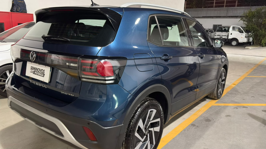 volkswagen t-cross 1.4 250 tsi total flex highline at 24/25 seminovo5