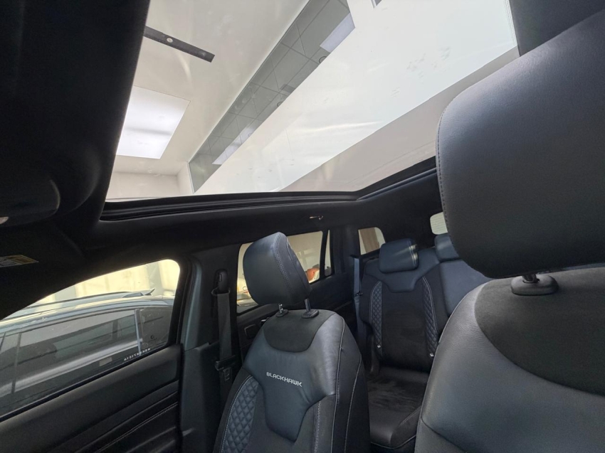 jeep commander 2.0 hurricane 4 turbo gasolina blackhawk at9 4p automatico 202512