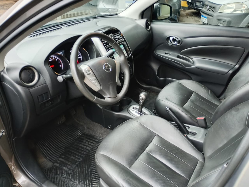 NISSAN VERSA 1.6 16V FLEXSTART SL 4P XTRONIC 17/18 SEMINOVO9
