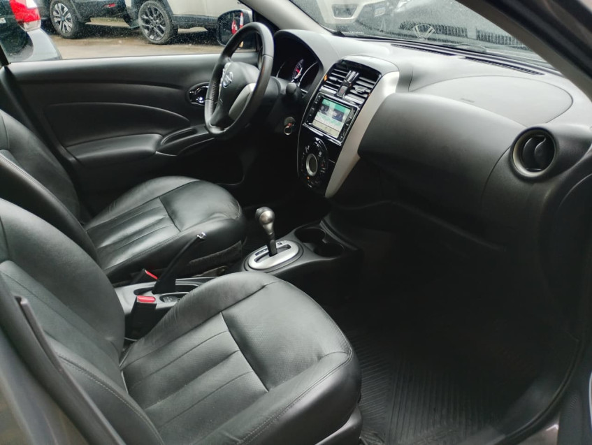 NISSAN VERSA 1.6 16V FLEXSTART SL 4P XTRONIC 17/18 SEMINOVO6