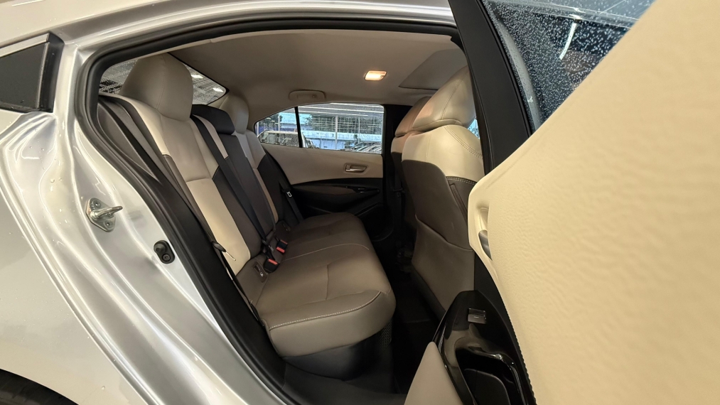 corolla altis premium hyb at10