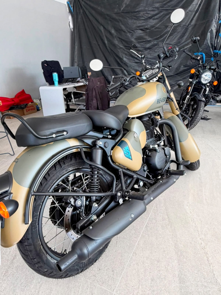 royal enfield classic 350 signals commando sand gasolina manual 20263