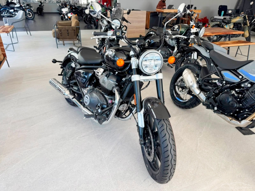 royal enfield super meteor 650 astral gasolina manual 2026