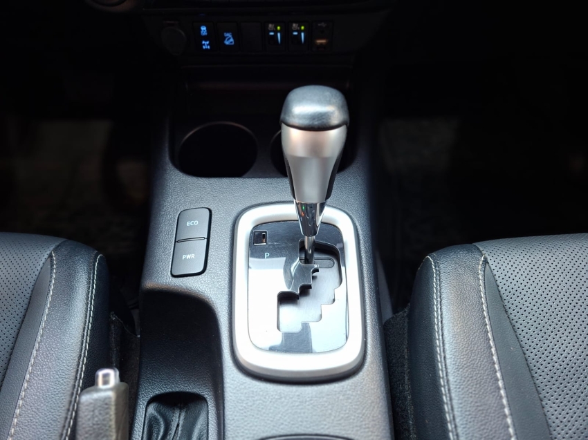 toyota hilux 2.8 d-4d turbo diesel cd srx 4x4 automatico 4p 20239