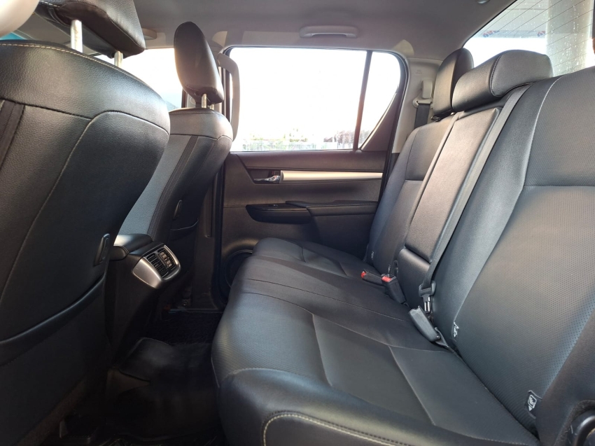 toyota hilux 2.8 d-4d turbo diesel cd srx 4x4 automatico 4p 202313