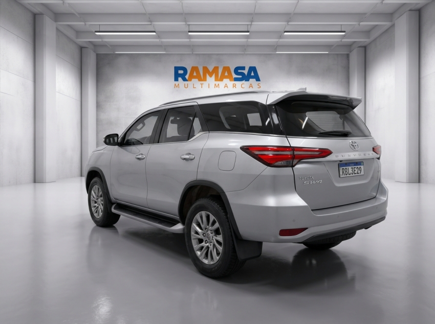 toyota hilux sw4 2.8 d-4d turbo diesel srx 7l 4x4 automatico 5p 20211