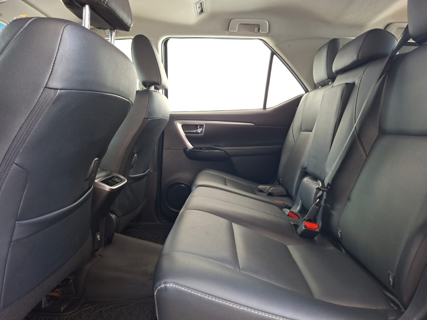 toyota hilux sw4 2.8 d-4d turbo diesel srx 7l 4x4 automatico 5p 20217