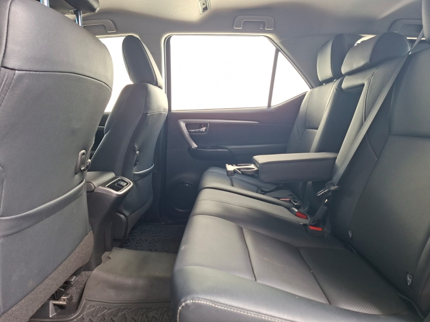 toyota hilux sw4 2.8 d-4d turbo diesel srx platinum 7l 4x4 automatico 5p 202412