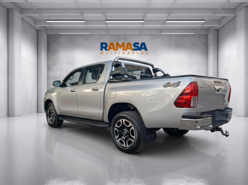 toyota hilux 2.8 d-4d turbo diesel cd srv 4x4 automatico 4p 20222