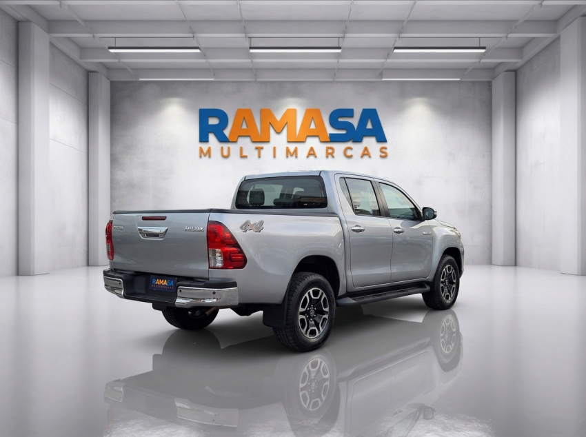 toyota hilux 2.8 d-4d turbo diesel cd srv 4x4 automatico 4p 20242