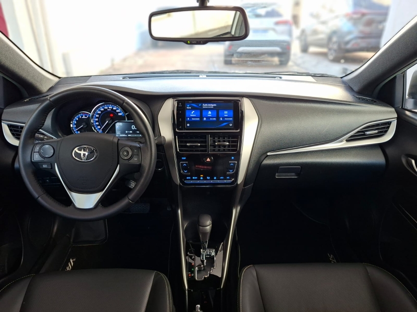 toyota yaris 1.5 16v flex xs connect multidrive 5p automatico 202212
