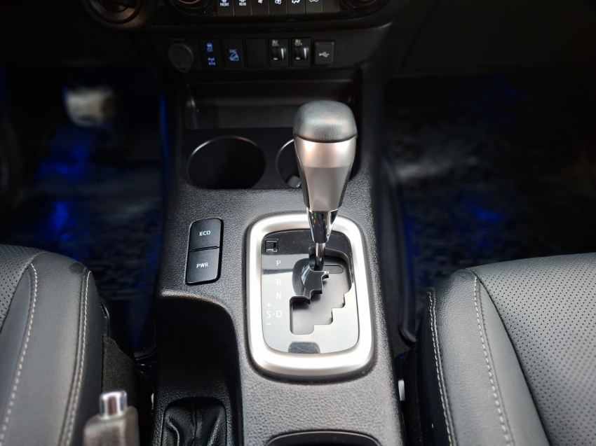 toyota hilux 2.8 d-4d turbo diesel cd srx 4x4 automatico 4p 202512