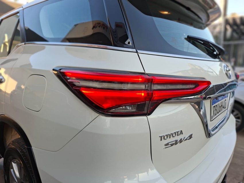 toyota hilux sw4 2.8 d-4d turbo diesel srx 4x4 automatico 5p 20214