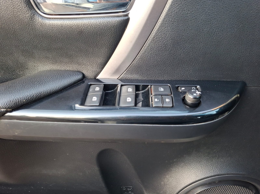toyota hilux sw4 2.8 d-4d turbo diesel srx 4x4 automatico 5p 20217