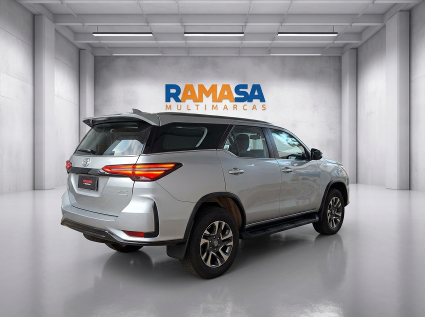 toyota hilux sw4 2.8 d-4d turbo diesel srx platinum 7l 4x4 automatico 5p 20243