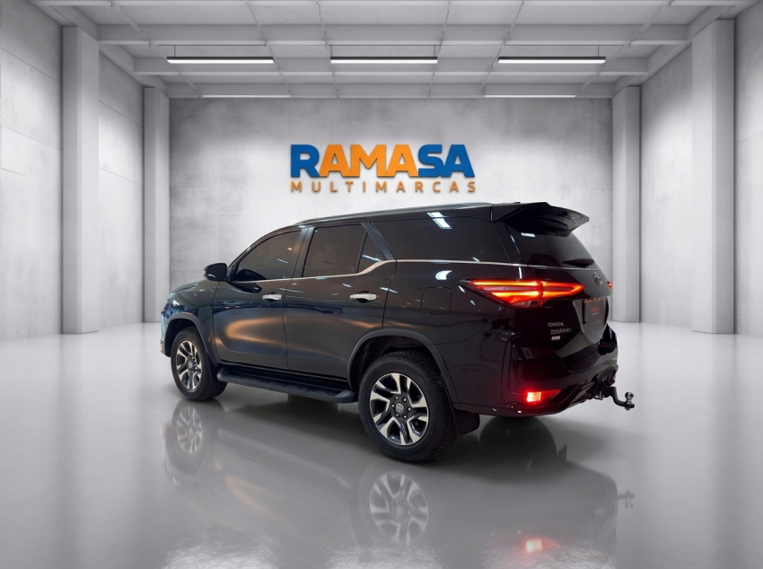 toyota hilux sw4 2.8 d-4d turbo diesel diamond 7l 4x4 automatico 5p 20251