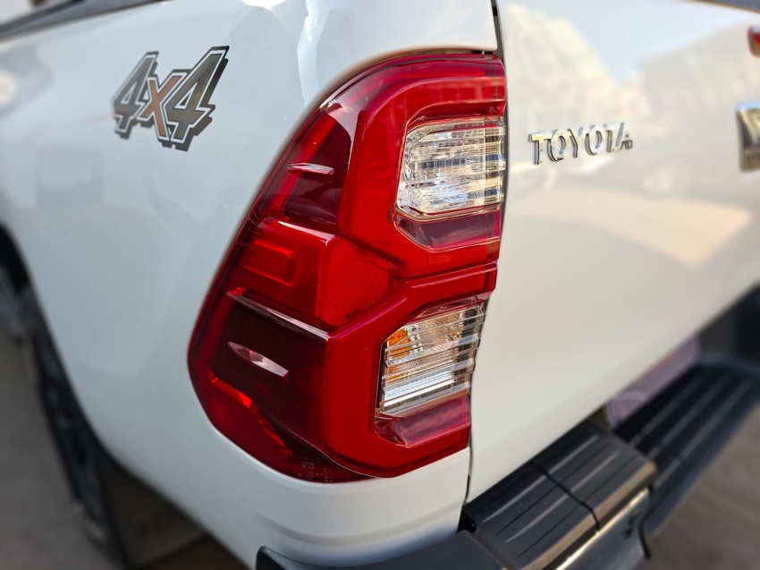 toyota hilux 2.8 d-4d turbo diesel cd srx 4x4 automatico 4p 20225