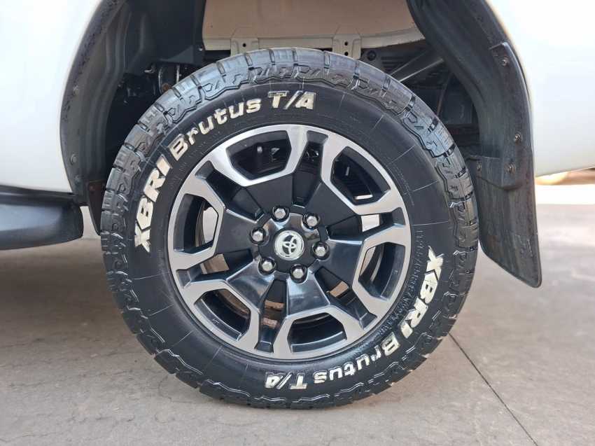 toyota hilux 2.8 d-4d turbo diesel cd srx 4x4 automatico 4p 202216