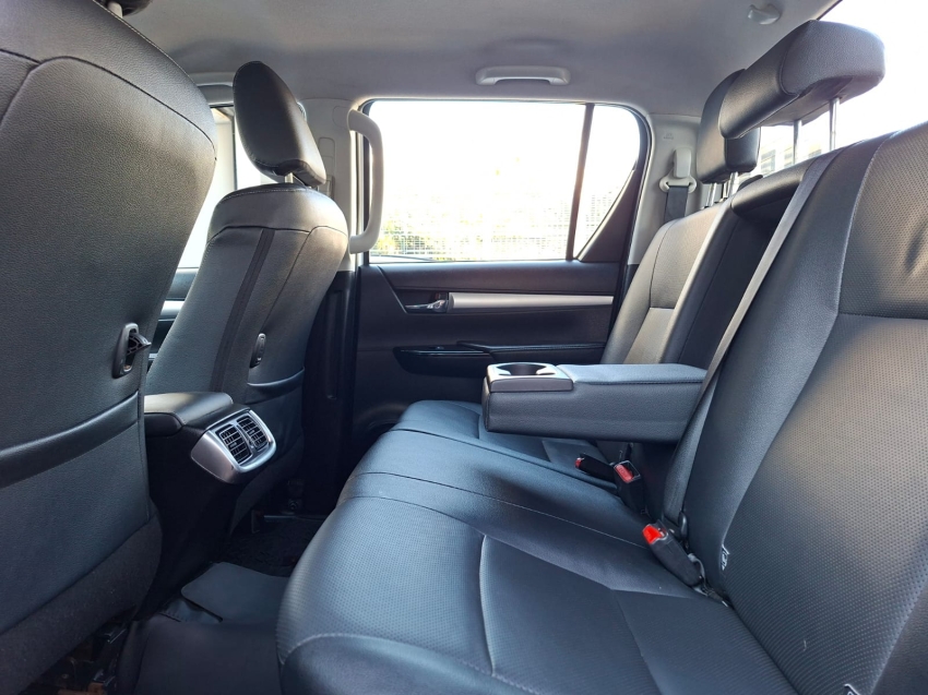 toyota hilux 2.8 d-4d turbo diesel cd srx 4x4 automatico 4p 202214