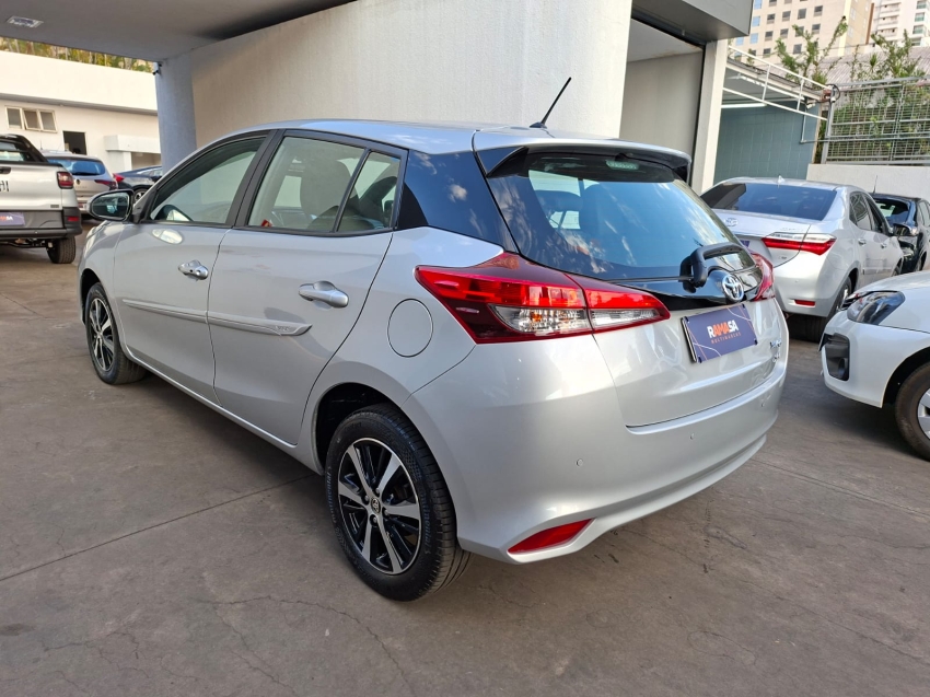 toyota yaris 1.5 16v flex sedan xls connect multidrive hibrido 5p automatico 202214