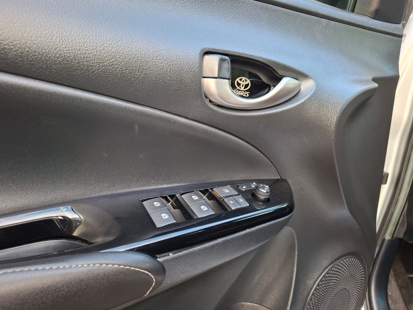 toyota yaris 1.5 16v flex sedan xls connect multidrive hibrido 5p automatico 20229