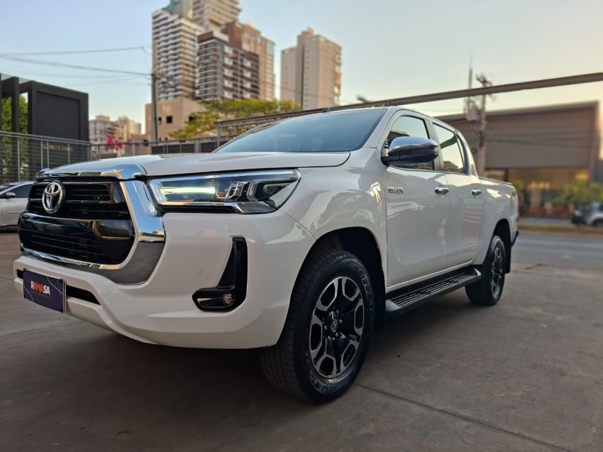 toyota hilux 2.8 d-4d turbo diesel cd srv 4x4 automatico 5p 202517