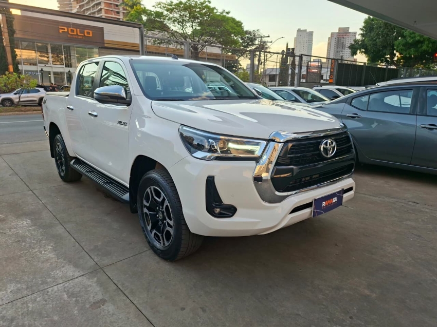 toyota hilux 2.8 d-4d turbo diesel cd srv 4x4 automatico 5p 202514