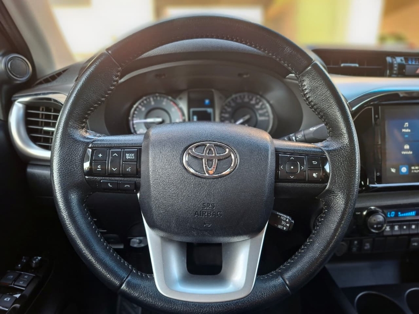 toyota hilux 2.8 d-4d turbo diesel cd srv 4x4 automatico 5p 202511